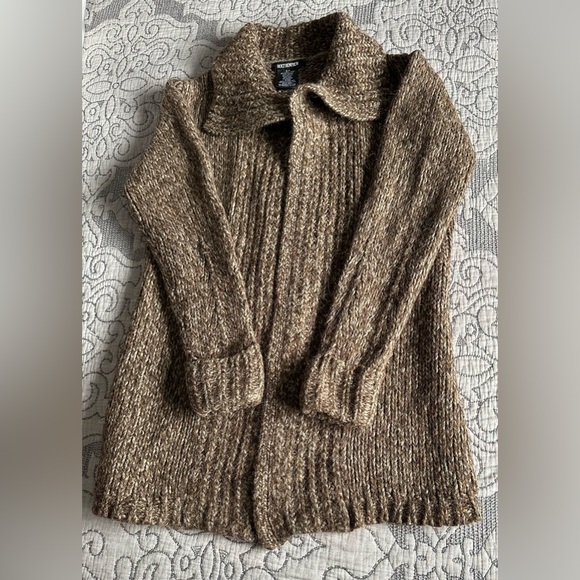 Elegant Holt Renfrew Wool-Blend Luxury Knit Cardigan - Picture 2 of 9